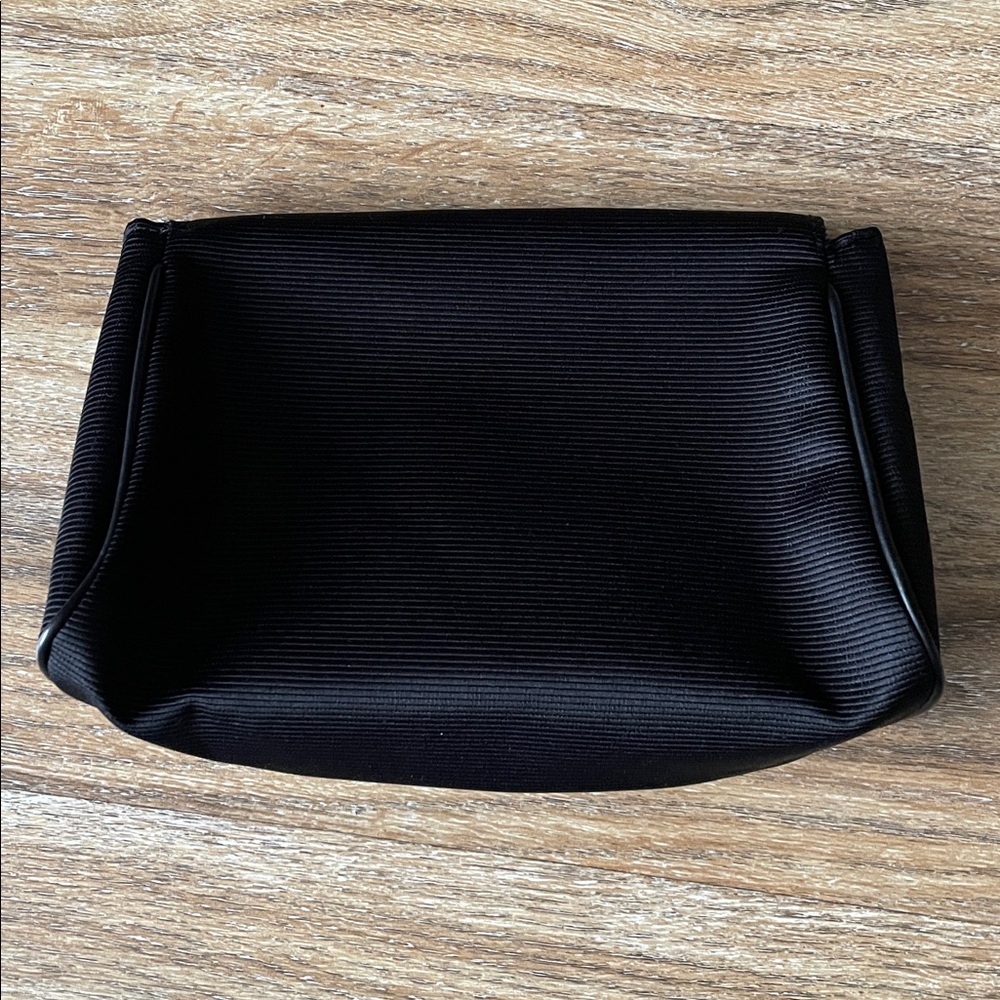 Dior Parfumes Logo Makeup Pouch - Picture 5 of 14